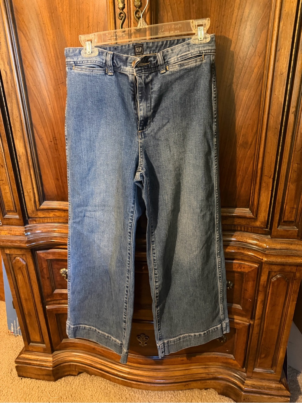 GAP Women’s Wide Leg Jeans in Medium Blue Wash
